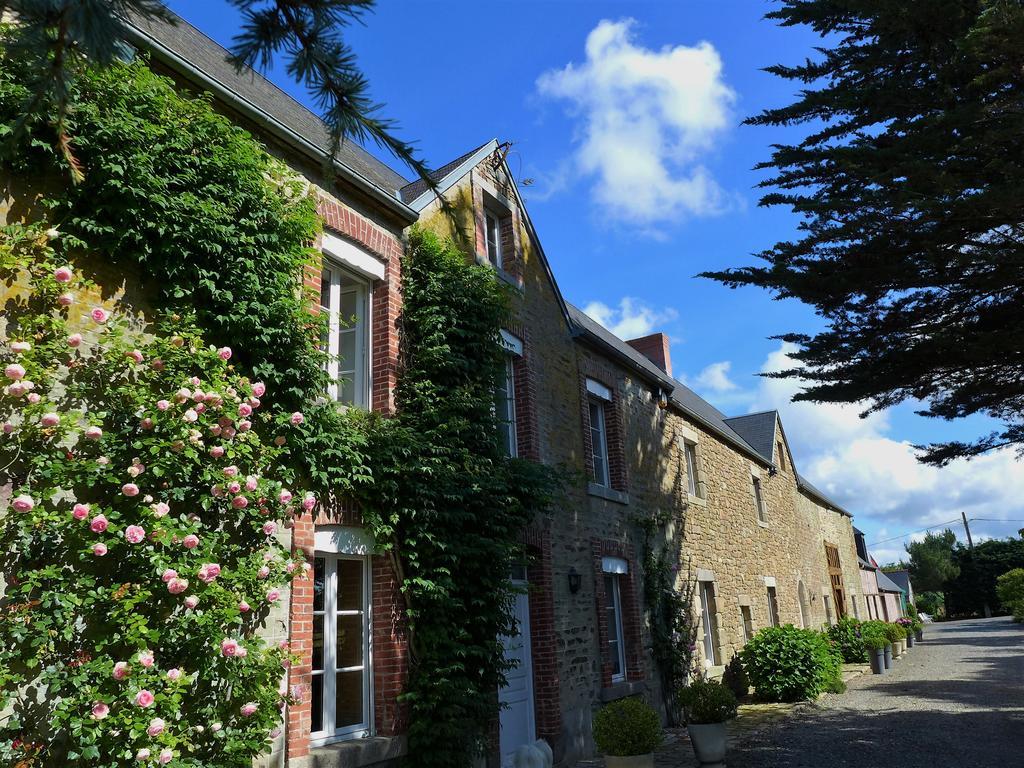 Villa Les Guédrils Genêts Esterno foto